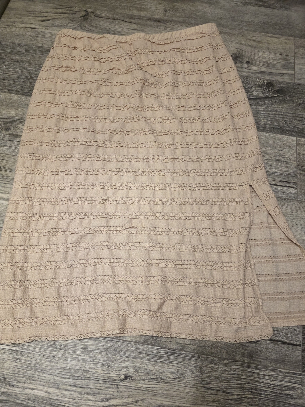 No Boundaries Women’s XXL (20) Beige Lace Midi Skirt Side Slit